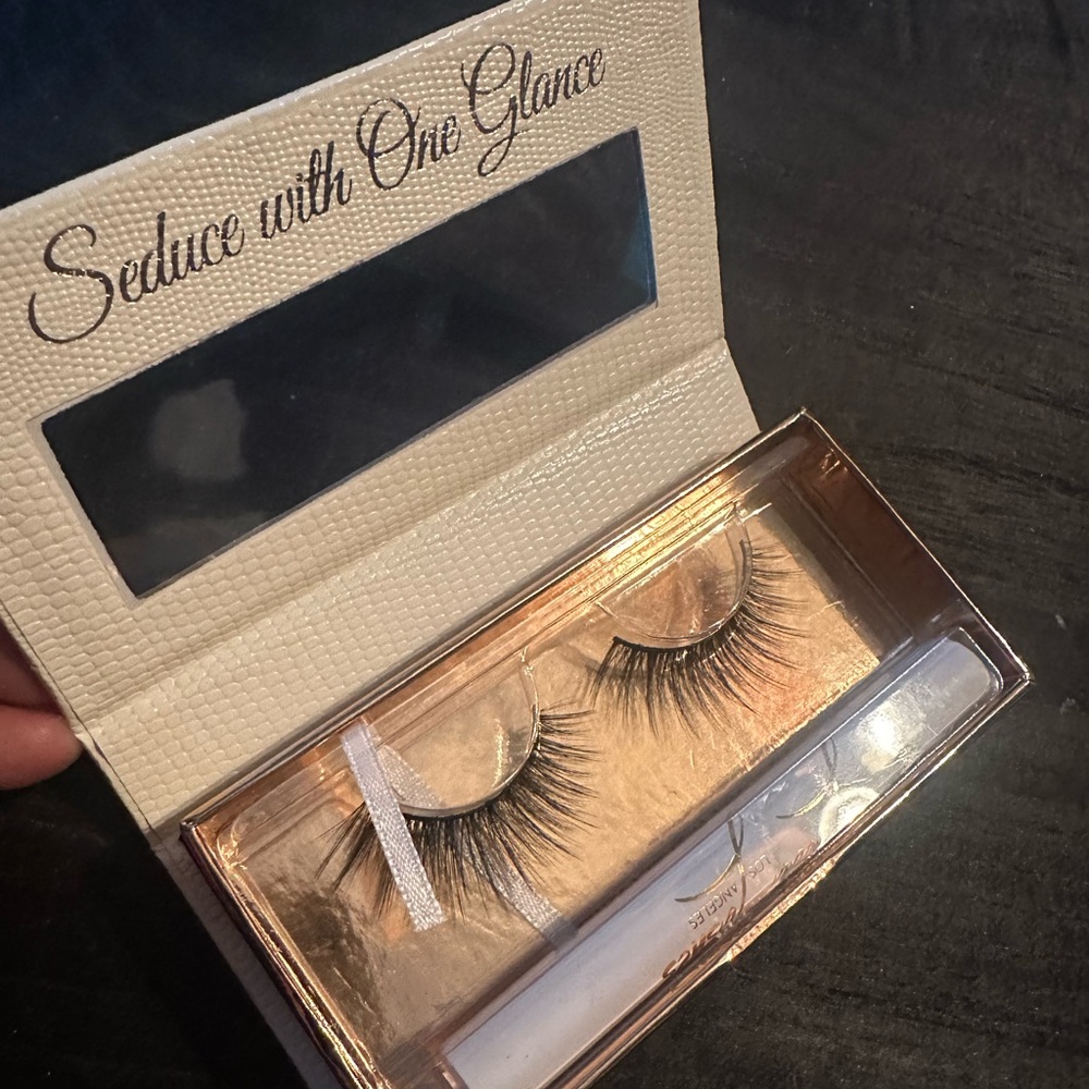 LAVAA Lashes - CHARM - Faux mink eyelashes